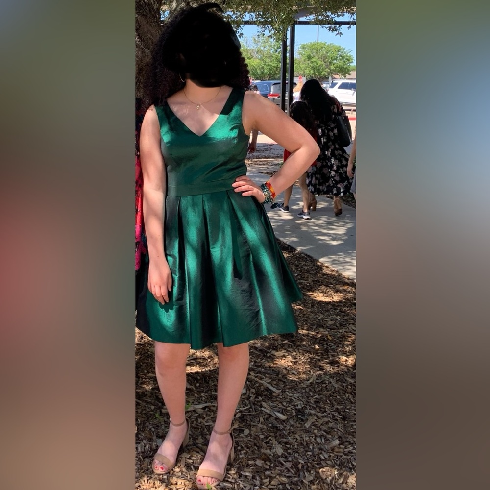 Nice formal dress excellent condition beautiful white pockets